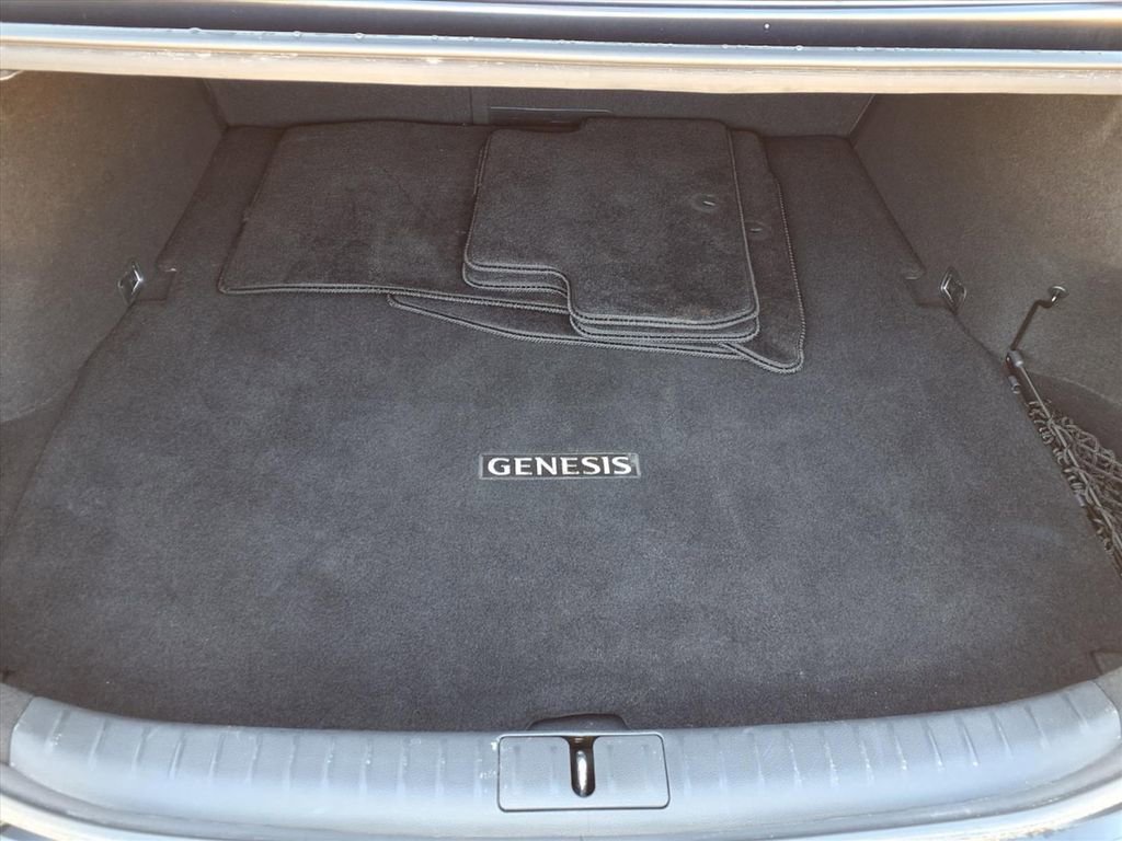 Used 2024 Genesis G70 2.5T image 30