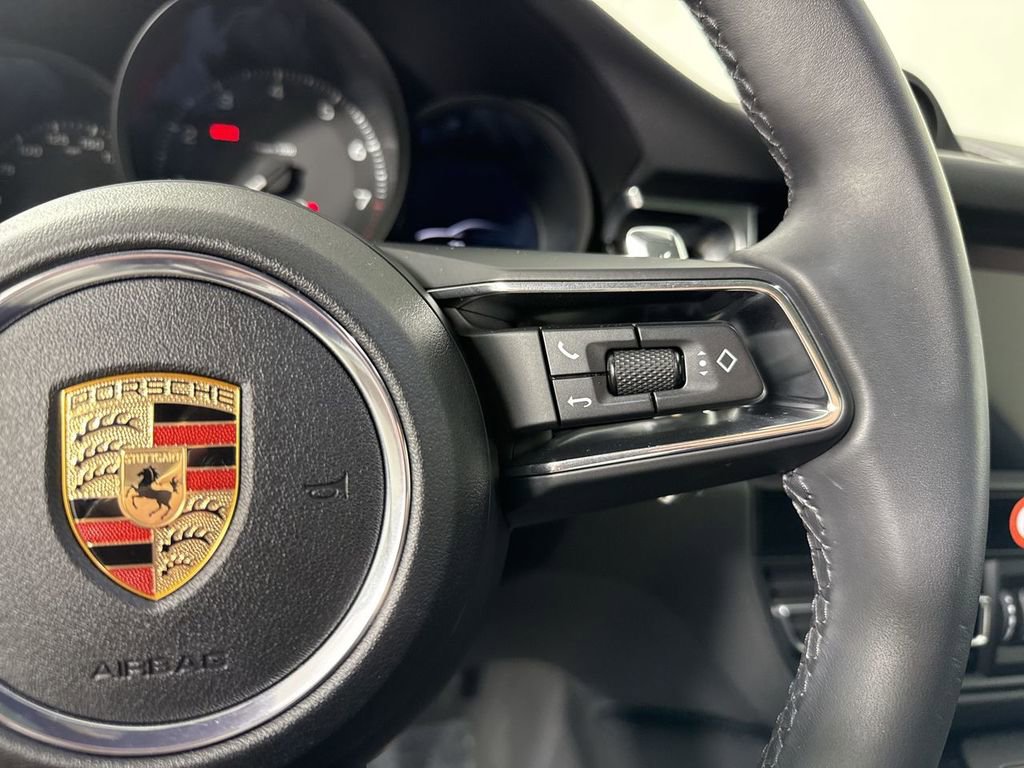 Certified 2025 Porsche Macan image 38