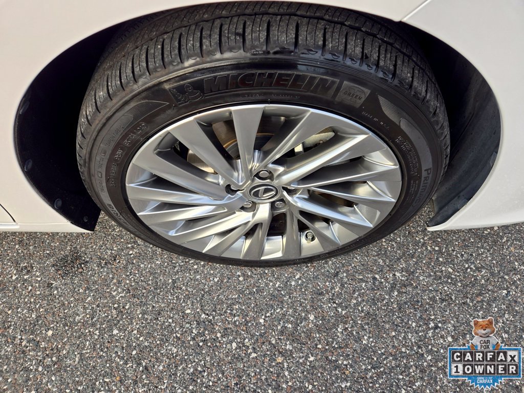 Used 2021 Lexus ES 300h Ultra Luxury w/ Accessory Package FWD image 11