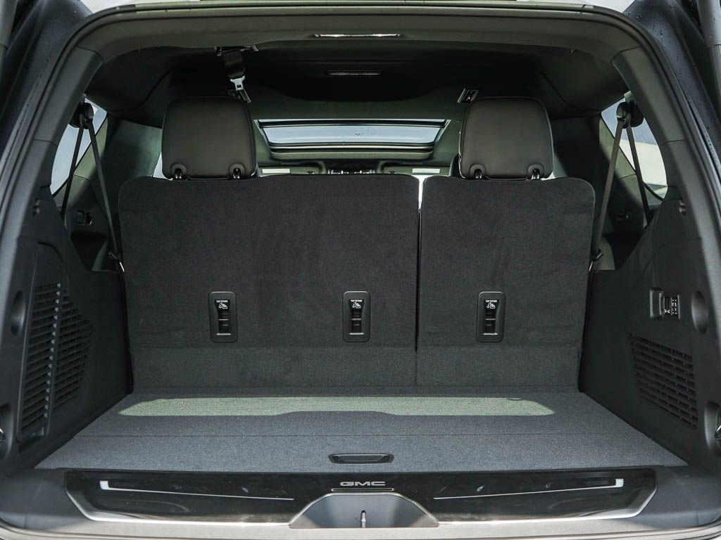New 2026 GMC Yukon XL AT4 Ultimate w/ LPO, Illumination Package AWD/4WD image 8