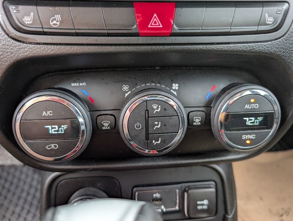 Used 2016 Jeep Renegade Trailhawk AWD/4WD image 29