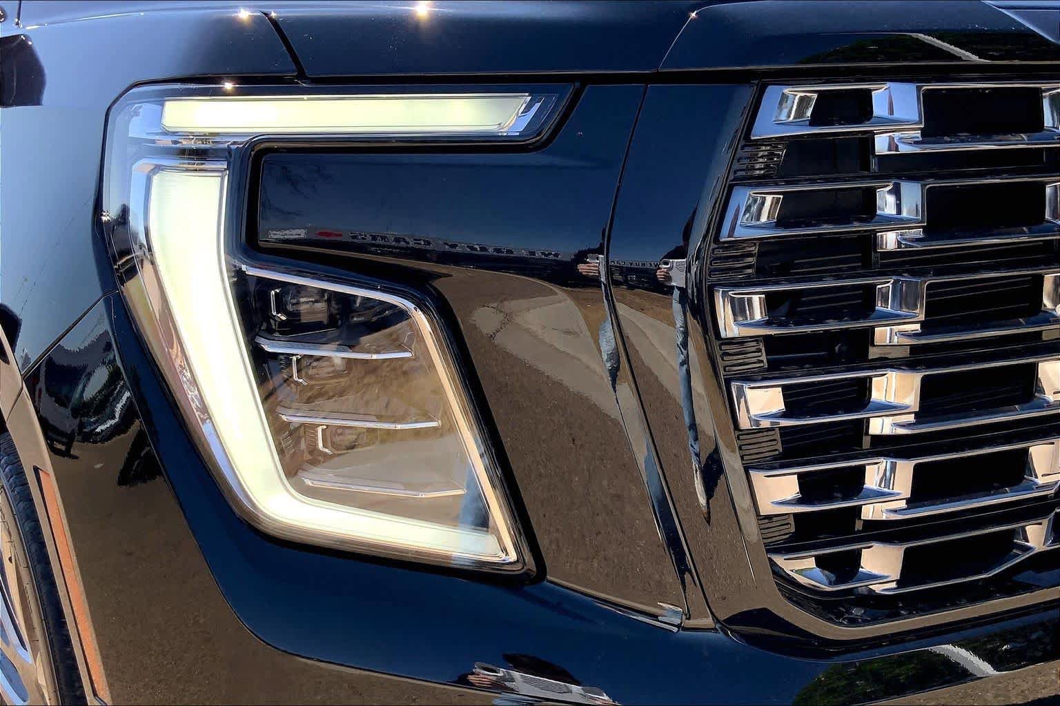 Used 2025 GMC Yukon Denali Ultimate AWD/4WD image 27