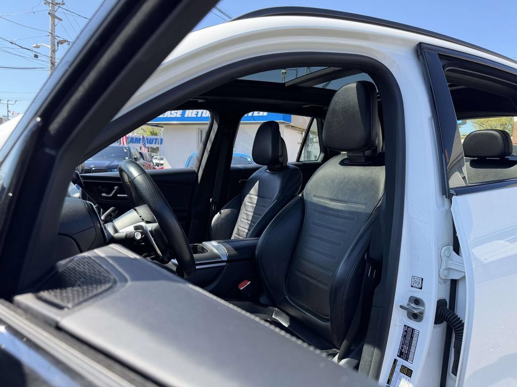 Used 2025 Mercedes-Benz GLC 43 AMG 4MATIC image 20