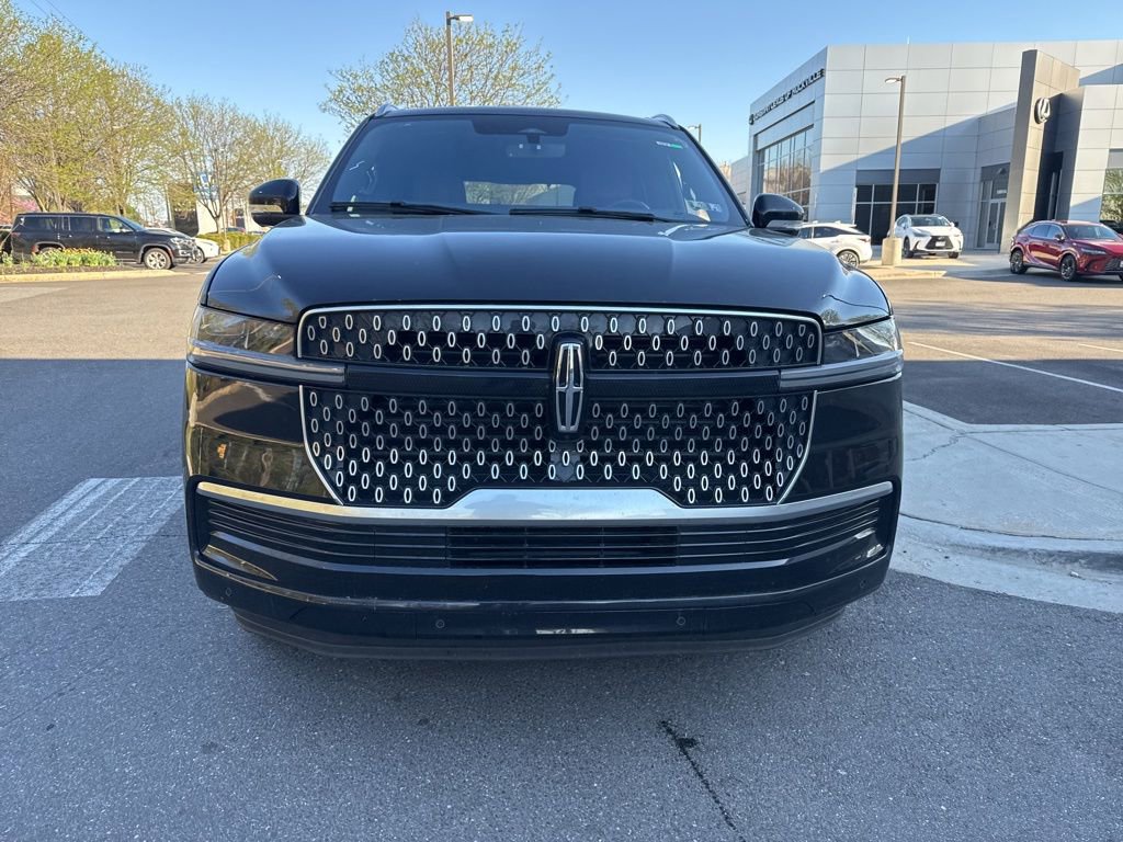 Used 2025 Lincoln Navigator Reserve image 2