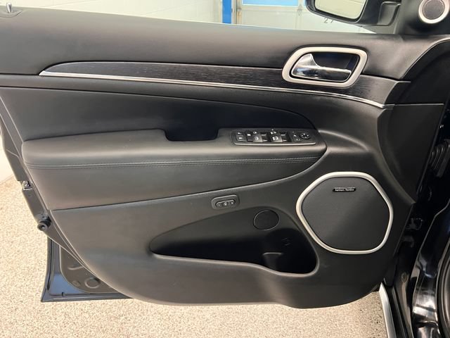 Used 2018 Jeep Grand Cherokee Summit w/ Platinum Series Group AWD/4WD image 16