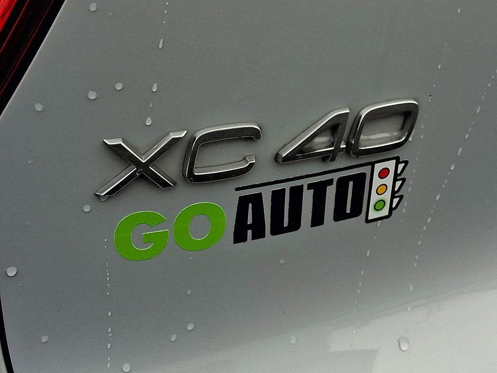 Used 2022 Volvo XC40 P8 Recharge Ultimate image 33