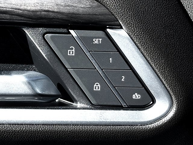 Used 2025 Chevrolet Silverado 2500 LTZ w/ LTZ Convenience Package image 17