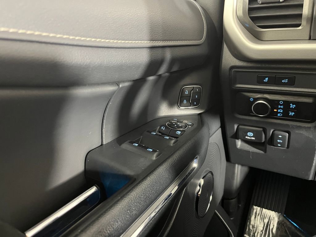 Used 2024 Ford Expedition XLT image 24