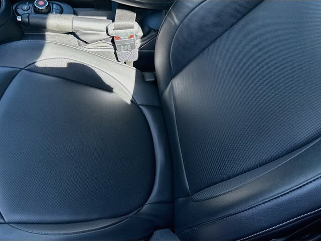 Used 2020 MINI Cooper 4-Door Hardtop w/ Premium Package FWD image 23