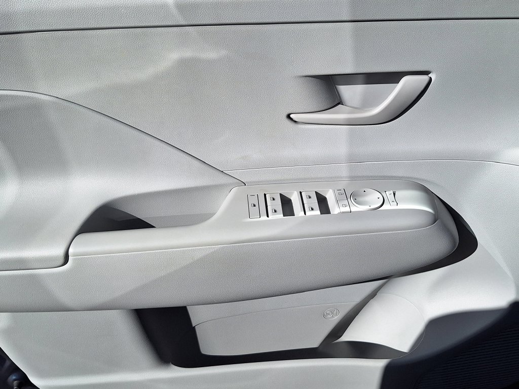 Certified 2024 Hyundai Kona SEL AWD/4WD image 9