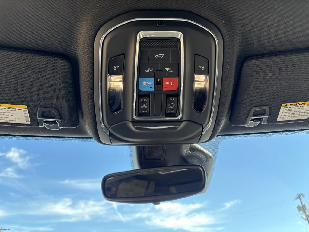Used 2023 Jeep Grand Cherokee Altitude image 18