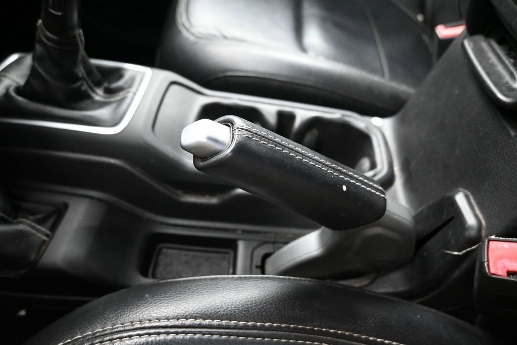 Used 2018 Jeep Wrangler Unlimited Sahara AWD/4WD image 23