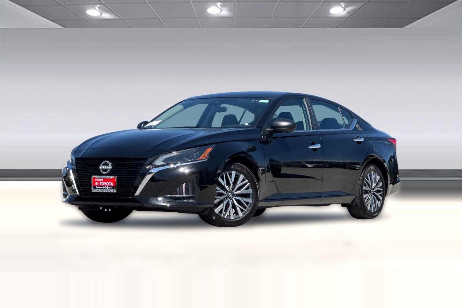 Used 2025 Nissan Altima 2.5 SV FWD image 23