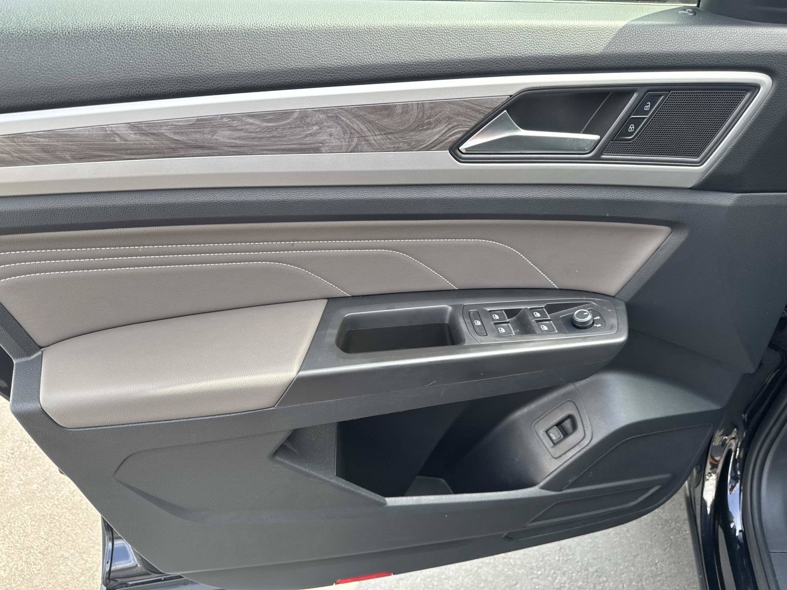 Certified 2023 Volkswagen Atlas Cross Sport SE w/ Panoramic Sunroof Package AWD/4WD image 12
