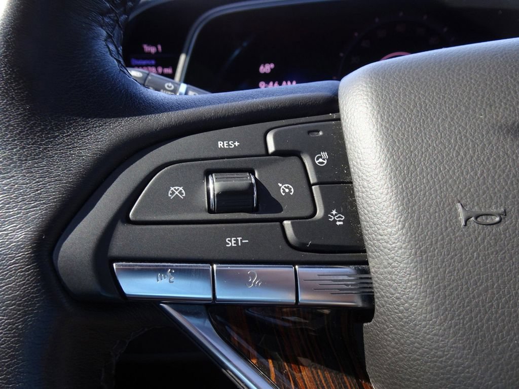 Used 2022 Cadillac Escalade ESV Premium Luxury w/ LPO, Radiant Package AWD/4WD image 23