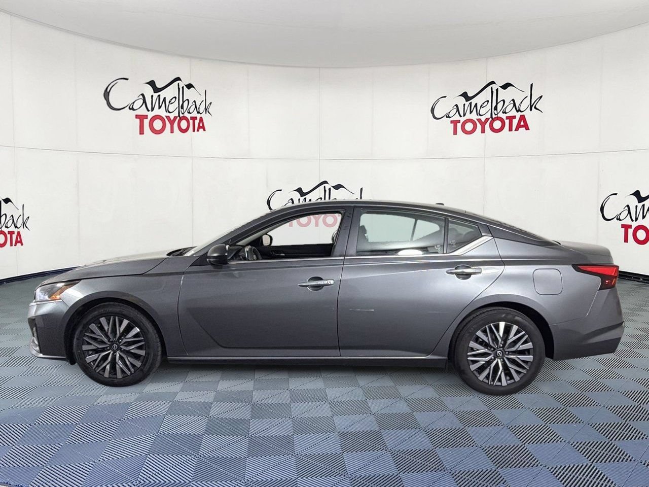Used 2025 Nissan Altima 2.5 SV FWD image 5