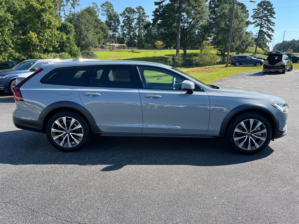 Certified 2024 Volvo V90 B6 Cross Country Plus image 7
