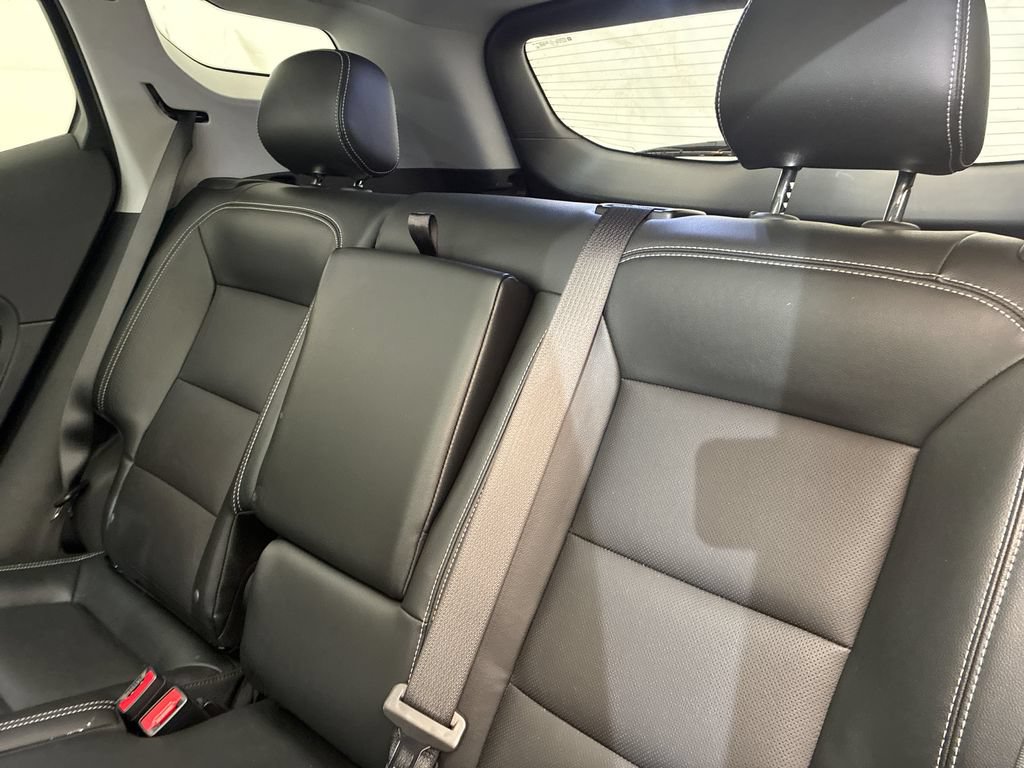 Used 2023 GMC Terrain SLT w/ Infotainment Package II AWD/4WD image 11