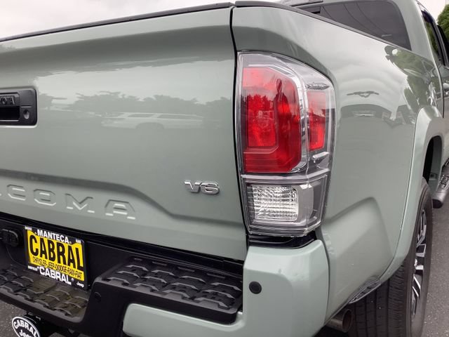 Used 2022 Toyota Tacoma TRD Sport w/ TRD Premium Sport Package AWD/4WD image 41