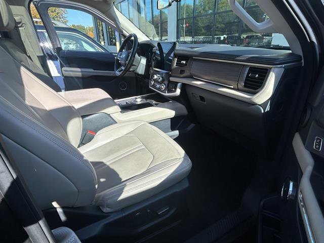 Used 2024 Ford Expedition Limited image 21