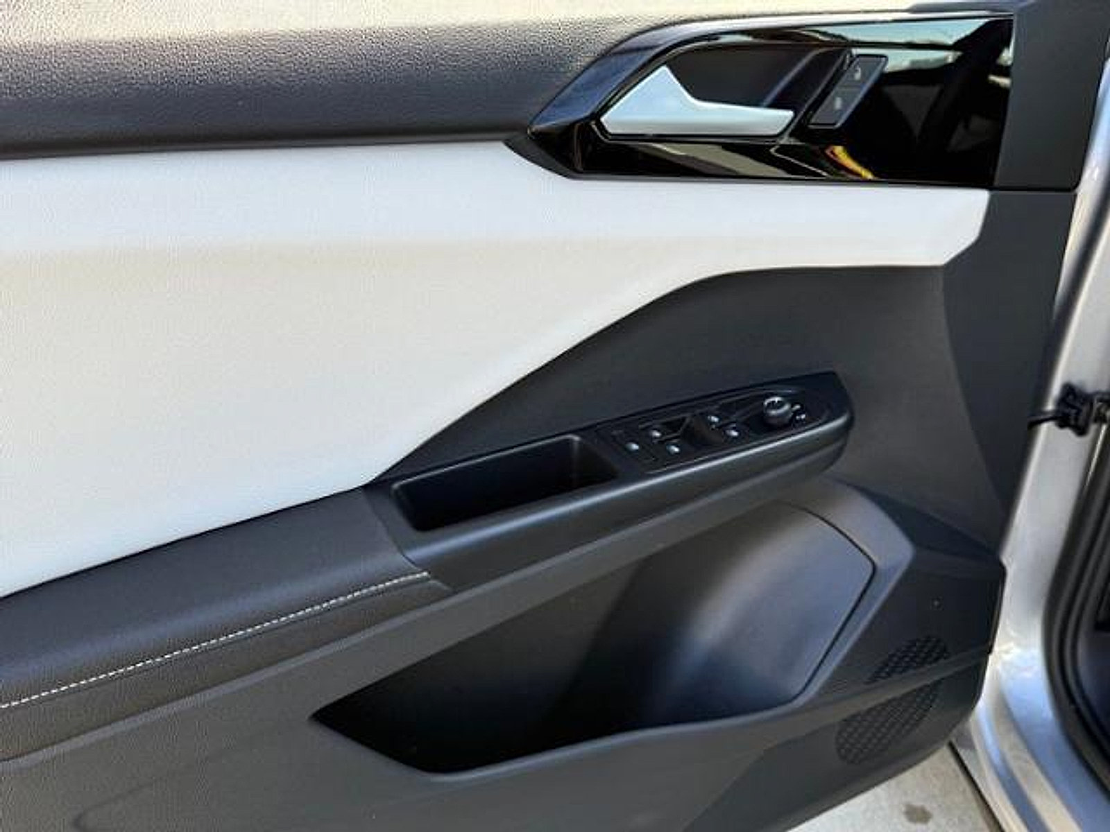 New 2026 Volkswagen Taos S FWD image 9