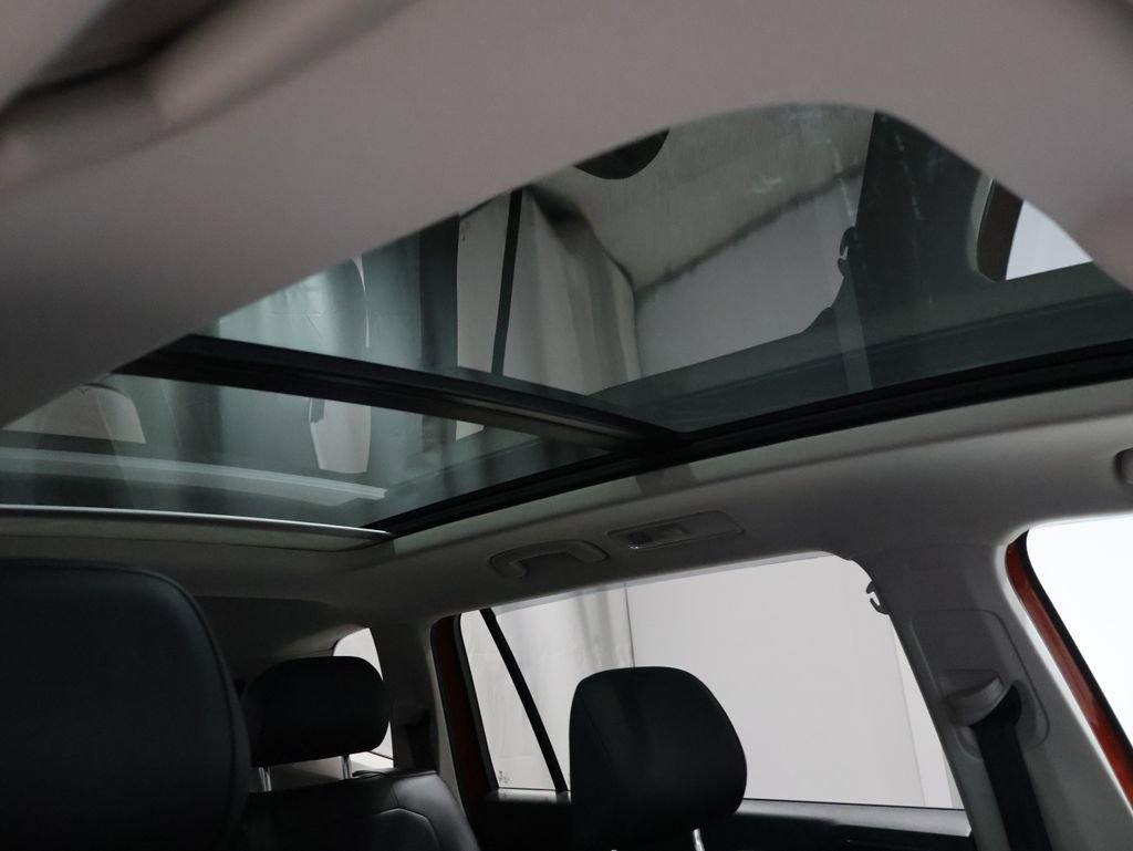 Used 2018 Volkswagen Tiguan SEL Premium w/ 3rd Row Seat Package image 25