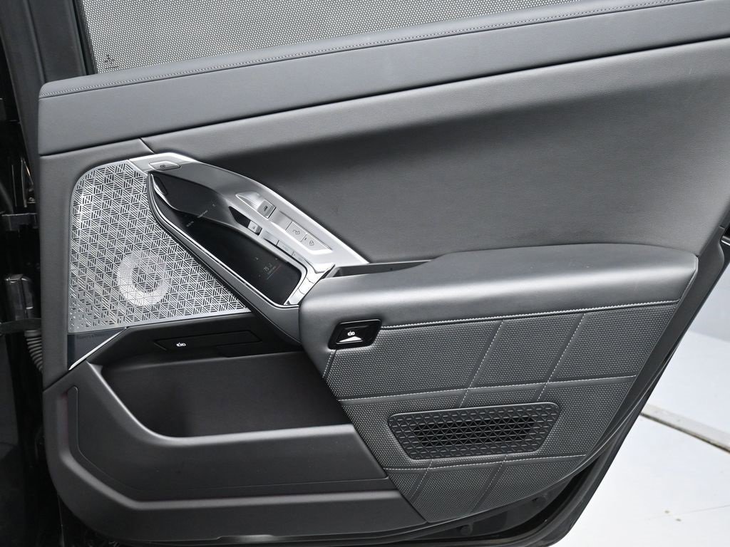 Used 2023 BMW i7 xDrive60 w/ Executive Package 2 image 25