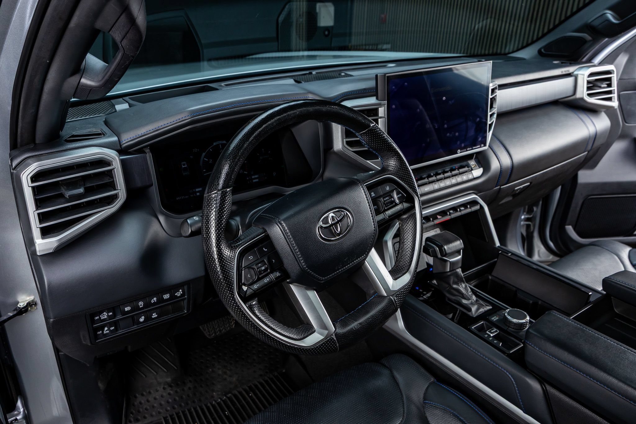 Used 2022 Toyota Tundra Platinum AWD/4WD image 16