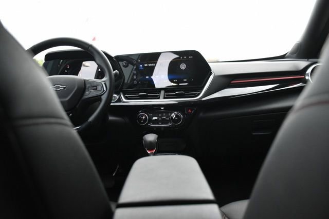 Used 2025 Chevrolet Trax RS image 11