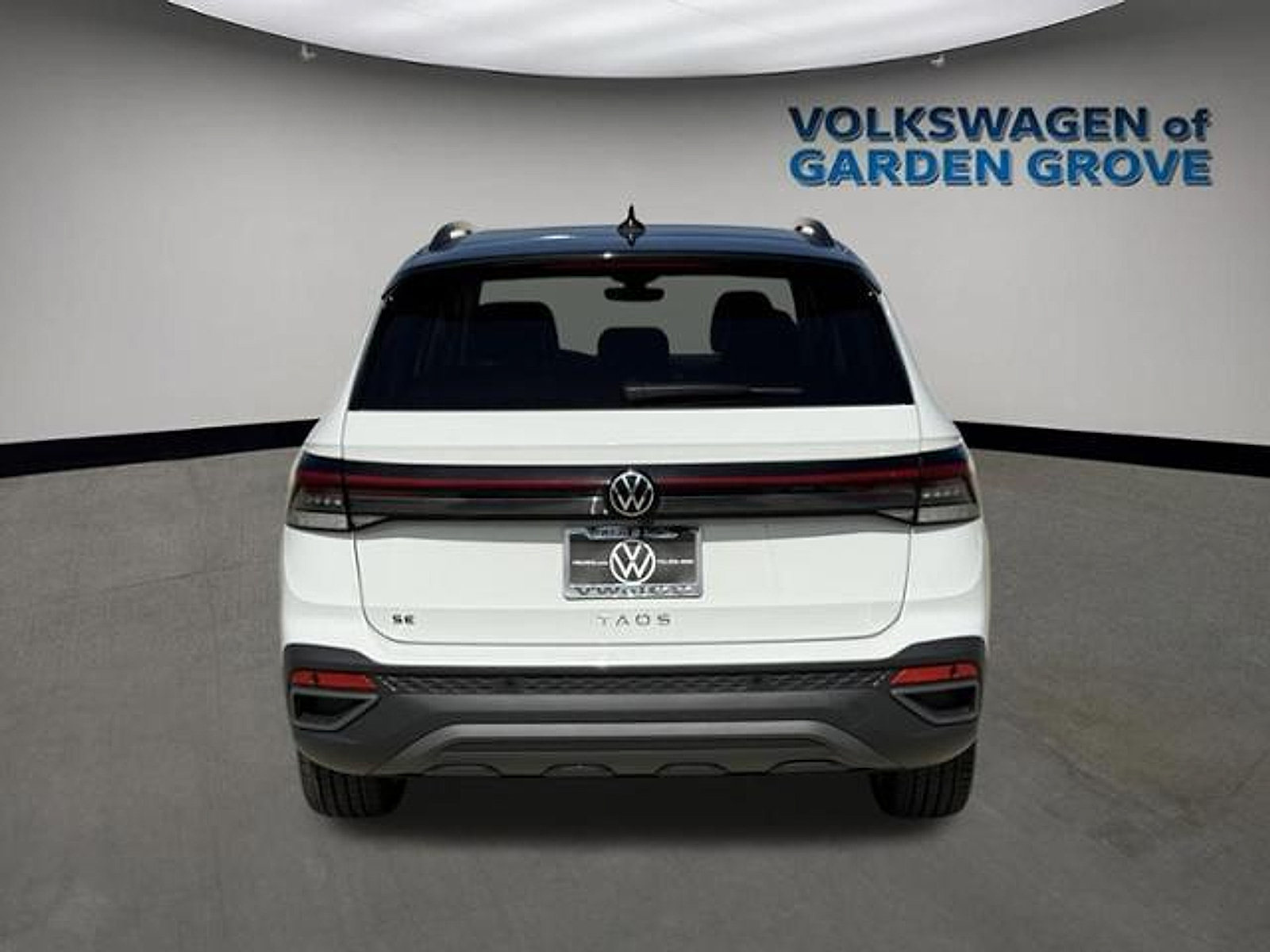 New 2026 Volkswagen Taos SE FWD image 6