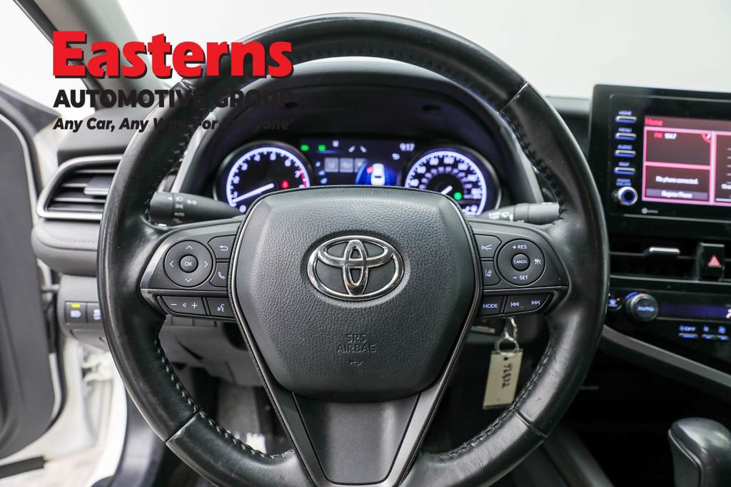 Used 2022 Toyota Camry SE image 10