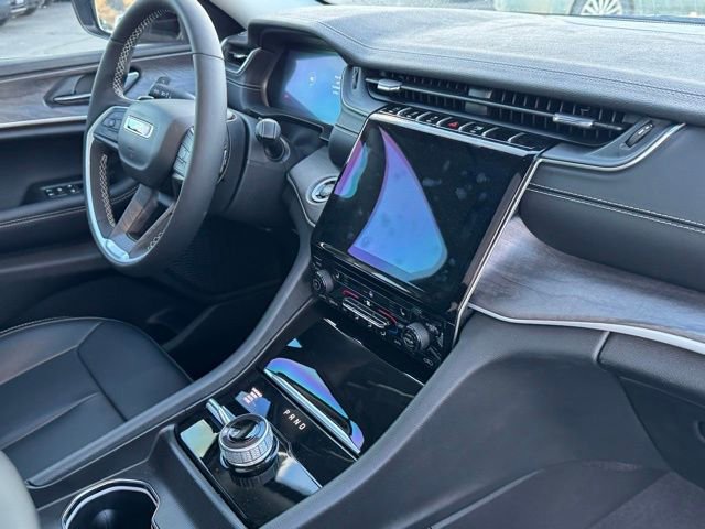 Certified 2024 Jeep Grand Cherokee Limited w/ Black Appearance Package image 27