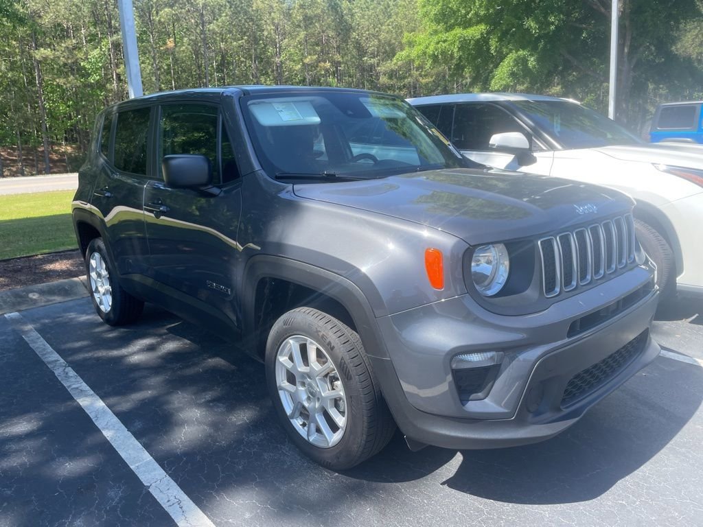 Used 2023 Jeep Renegade Latitude AWD/4WD image 2