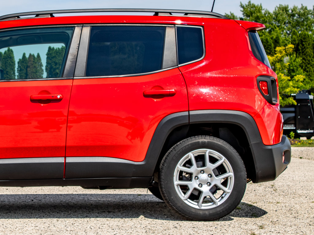 Used 2020 Jeep Renegade Latitude w/ Cold Weather Group AWD/4WD image 40