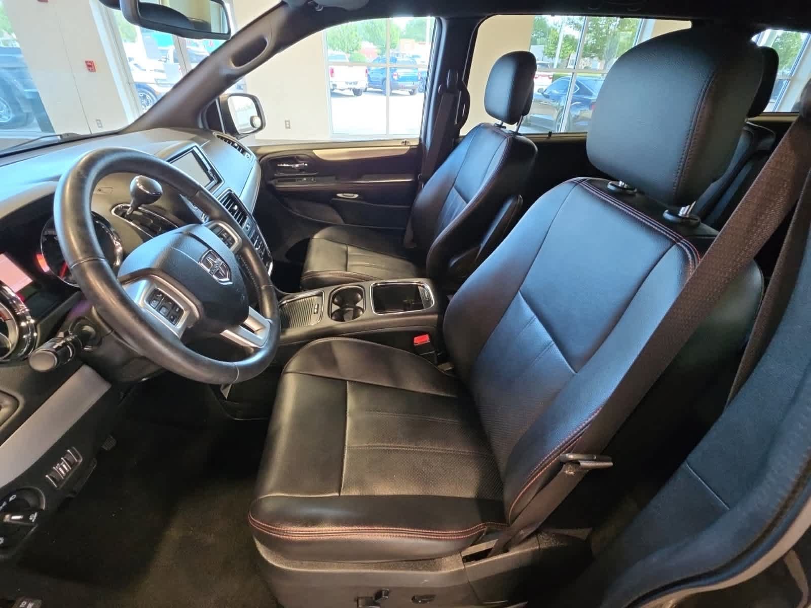Used 2018 Dodge Grand Caravan GT FWD image 16
