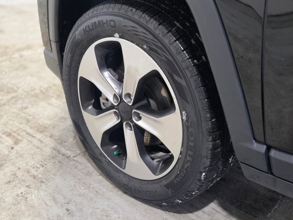 Used 2018 Jeep Compass Latitude w/ Cold Weather Group image 13