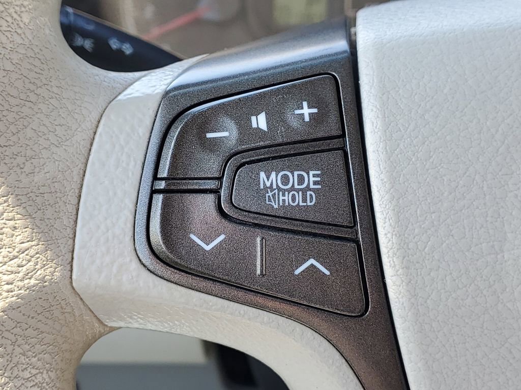 Used 2014 Toyota Sienna LE FWD image 18
