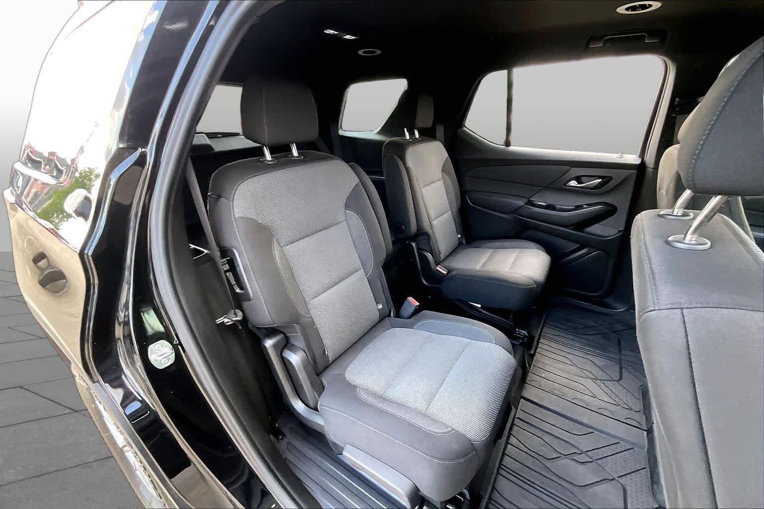 Used 2023 Chevrolet Traverse LT FWD image 20