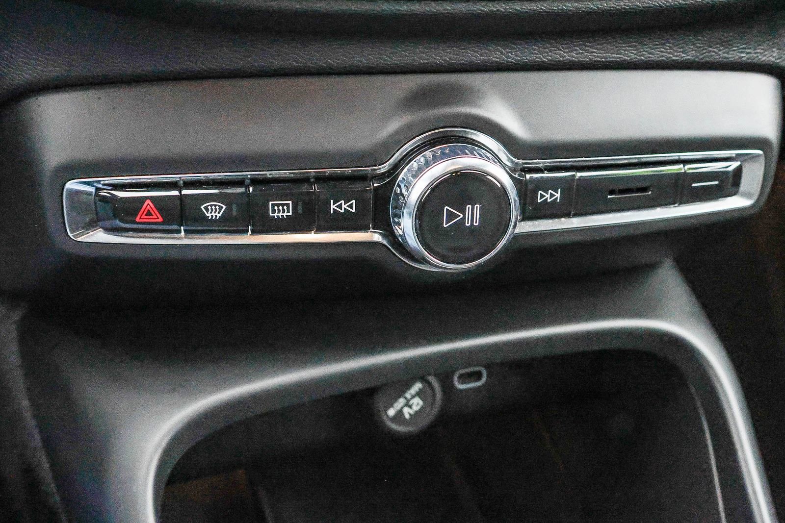 Used 2023 Volvo XC40 Recharge Plus image 35