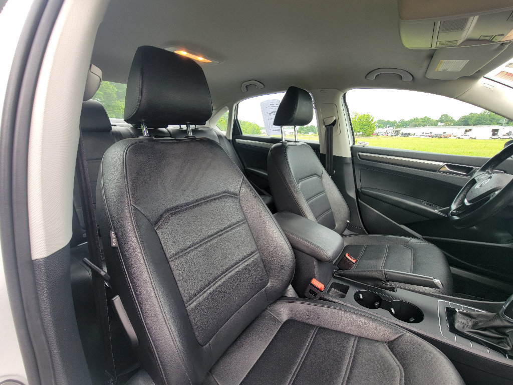 Used 2017 Volkswagen Passat 1.8T R-Line FWD image 30