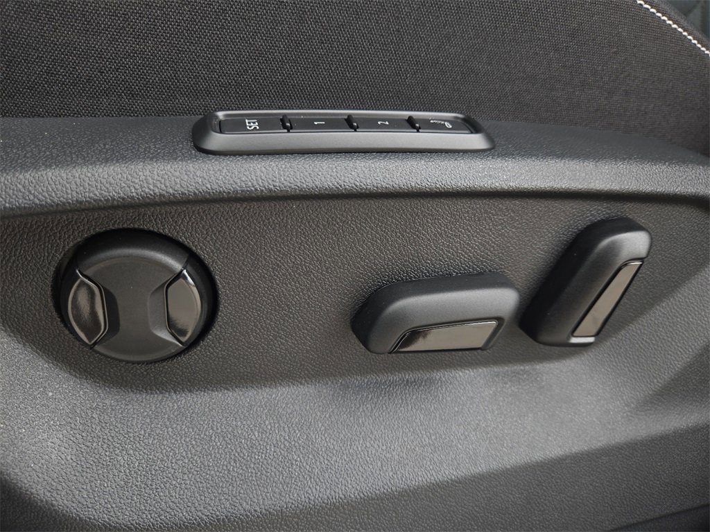 New 2025 Volkswagen Atlas Cross Sport SEL Premium R-Line image 19