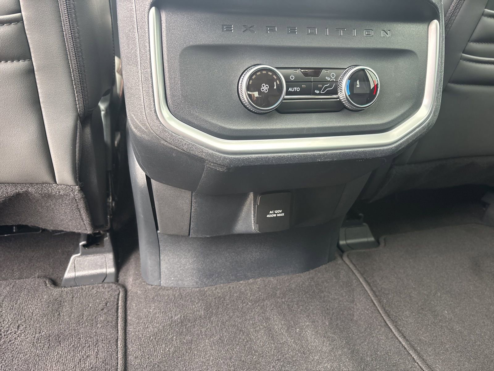 Used 2025 Ford Expedition Active image 27