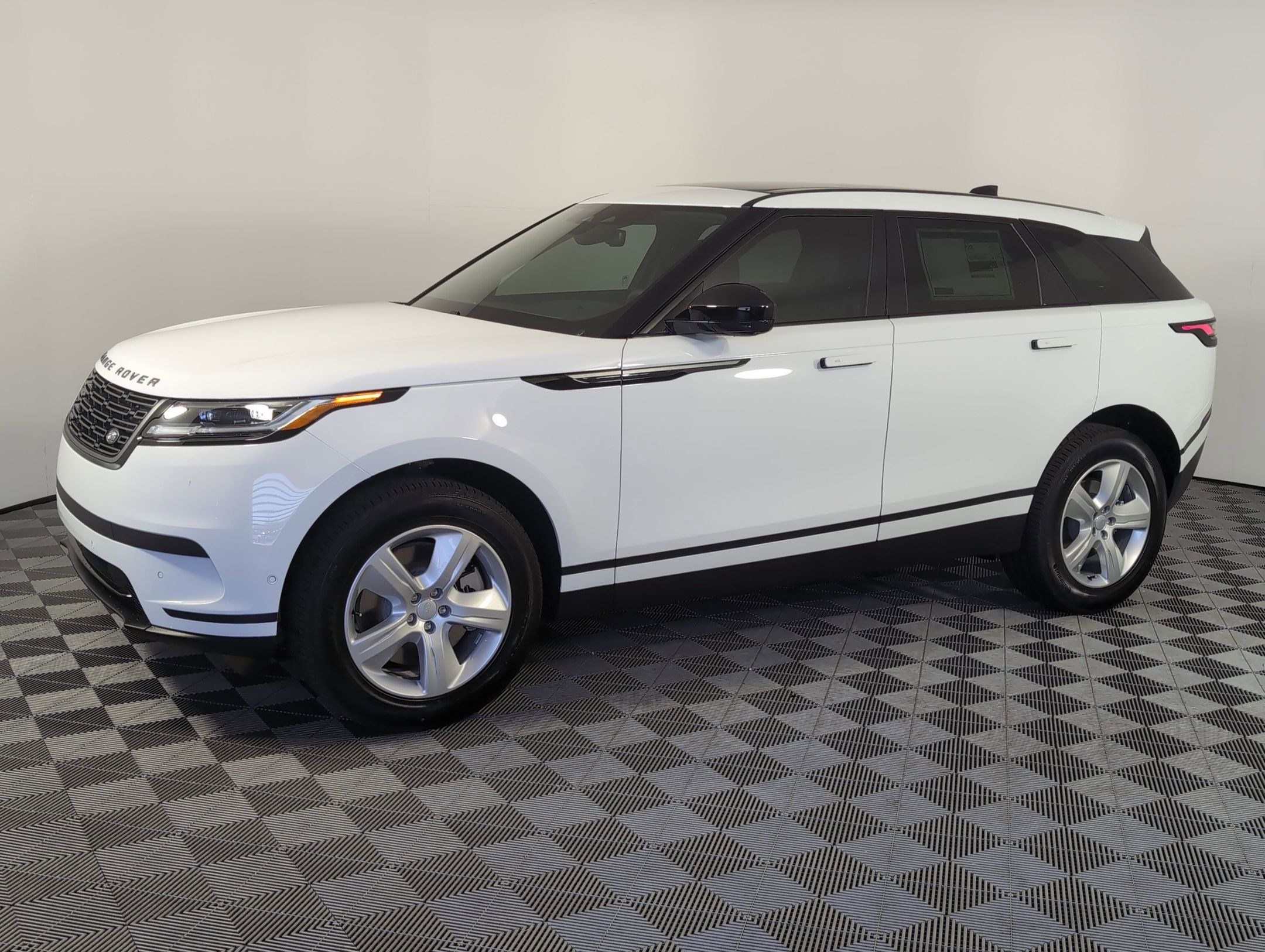 Used 2026 Land Rover Range Rover Velar S image 1