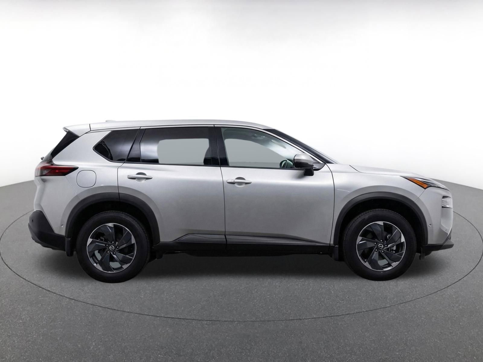 Used 2025 Nissan Rogue SV AWD/4WD image 14