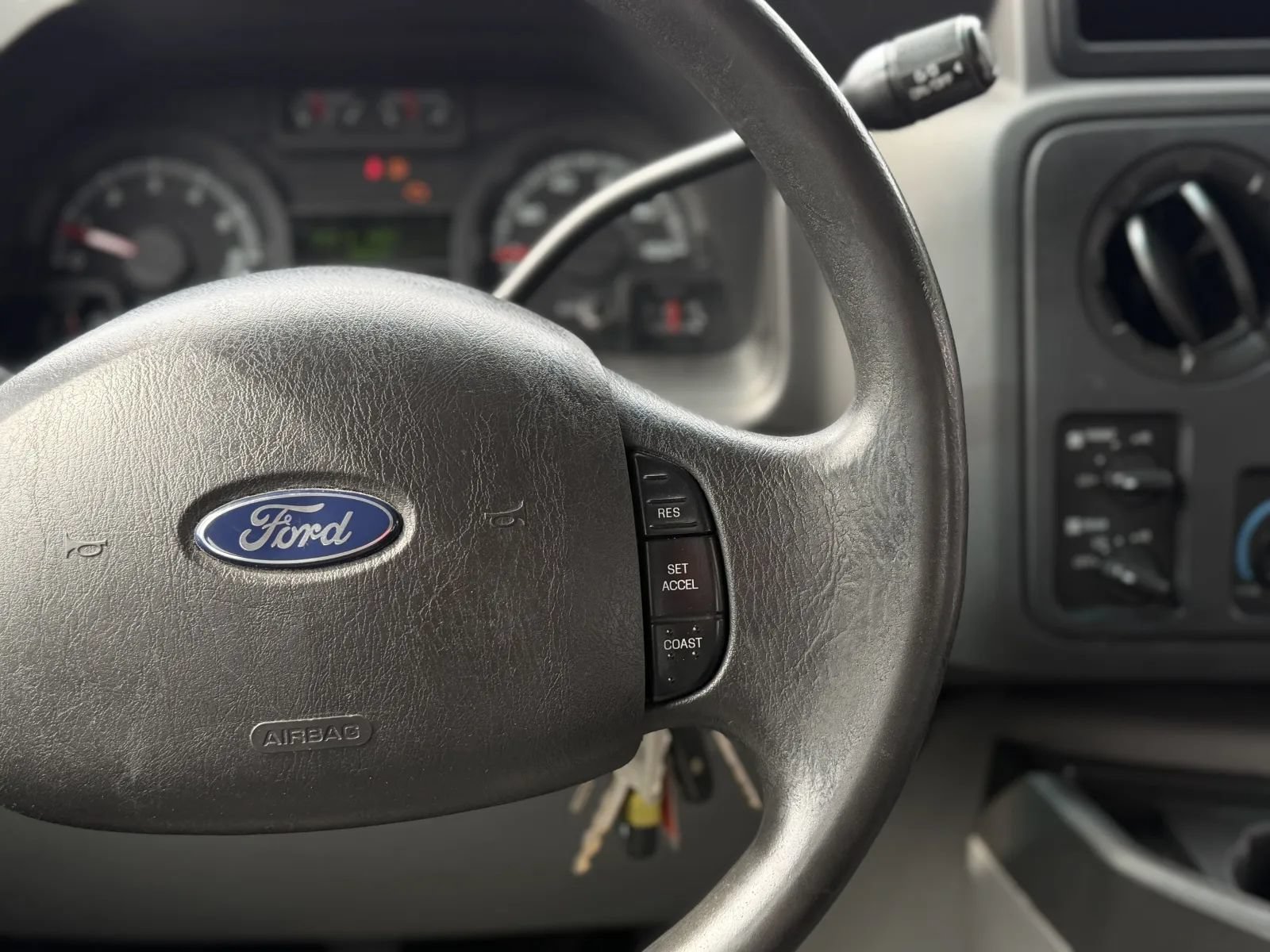 Used 2009 Ford E-350 and Econoline 350 XLT RWD image 21