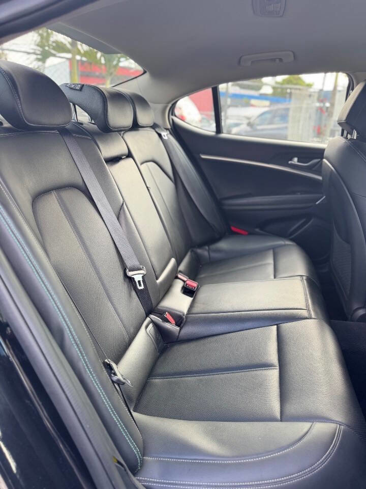 Used 2025 Genesis G70 2.5T image 21