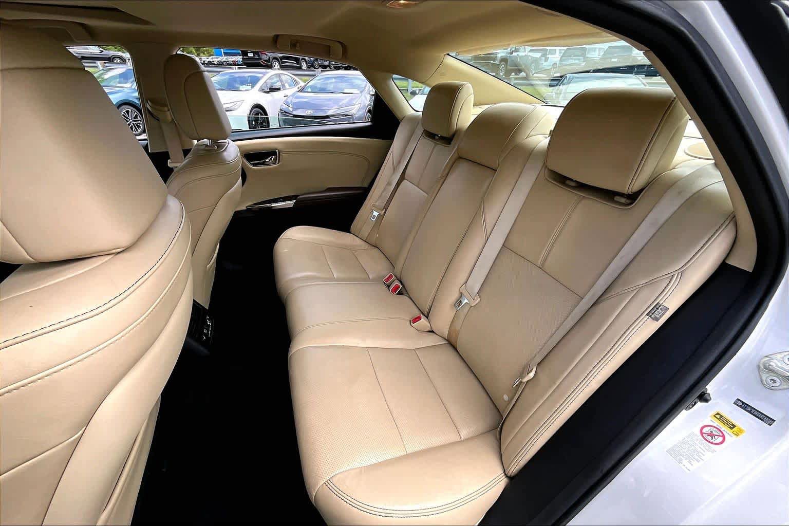 Used 2013 Toyota Avalon Limited w/ Technology Pkg FWD image 20