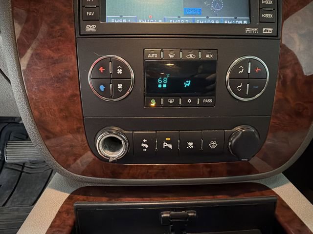 Used 2008 Chevrolet Suburban LTZ w/ LTZ Preferred Equipment Group AWD/4WD image 19
