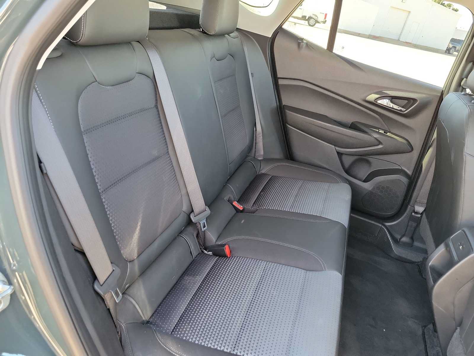 Used 2025 Chevrolet Trax LT FWD image 17