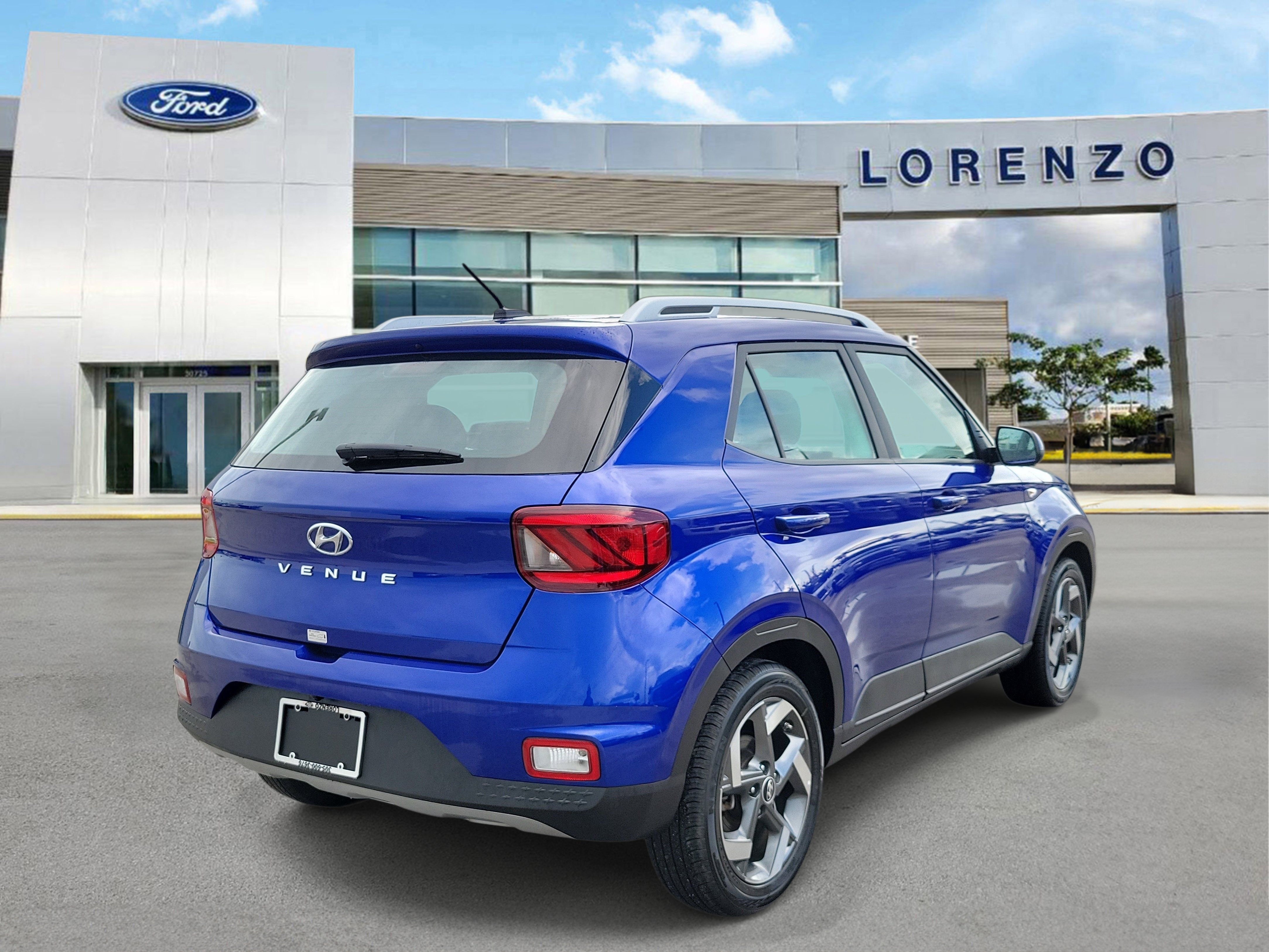 Used 2025 Hyundai Venue FWD image 5